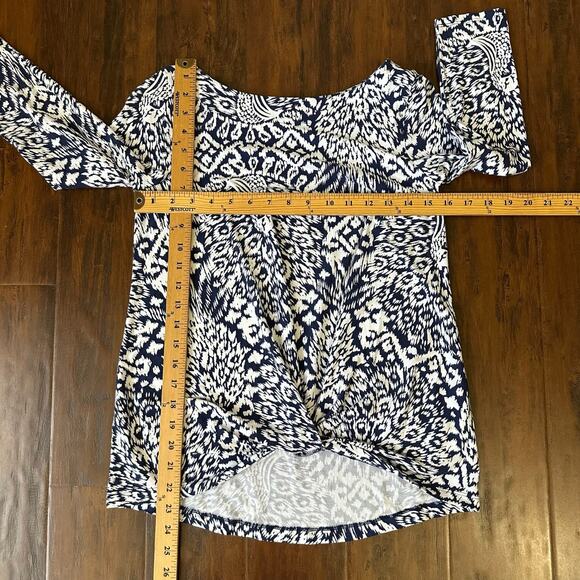LILLY PULITZER Long Sleeve Top Blue White Ikat Twist Front Knit Boho - Picture 10 of 10